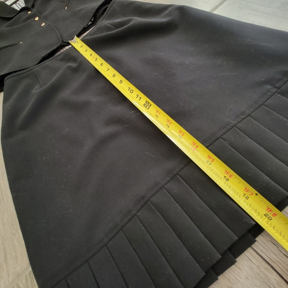 TAHARI VINTAGE 2 PIECE WORK WEAR SUIT BLACK BLAZER SKIRT RUFFLE GOLD SIZE 4P - Picture 10 of 12